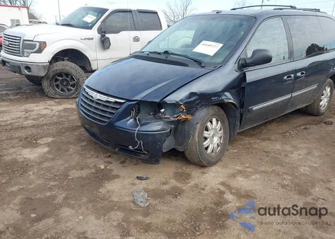 2007 Chrysler Town & Country Touring from USA, damaged, VIN 2A8GP54L67R360801